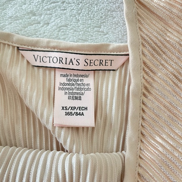 Victoria’s Secret Pink Metallic Cropped Cami, XS - Picture 2 of 2